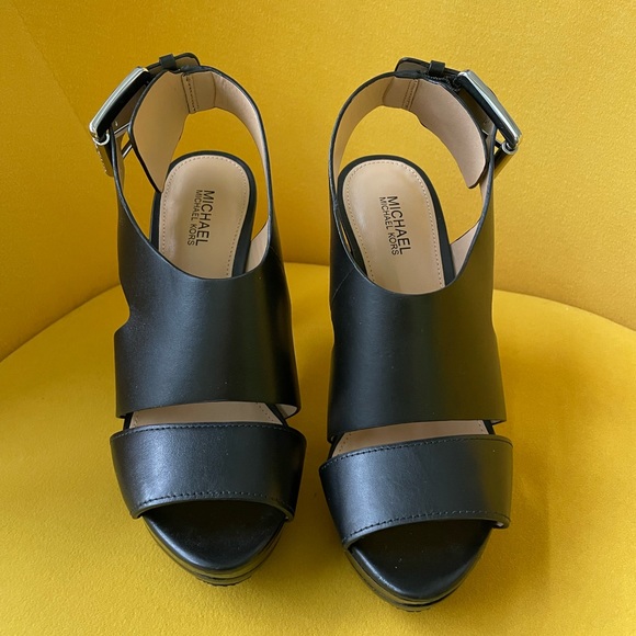 Carla Leather Platform Sandal by Michael Kors - size 5 - Picture 2 of 7